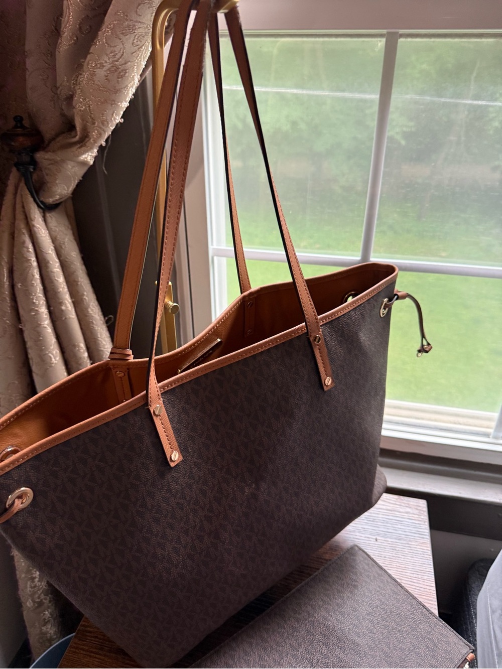Michael Kors Brown Logo Tote with Tan Trim- perfect Teacher bag! Clutch included - Picture 7 of 12